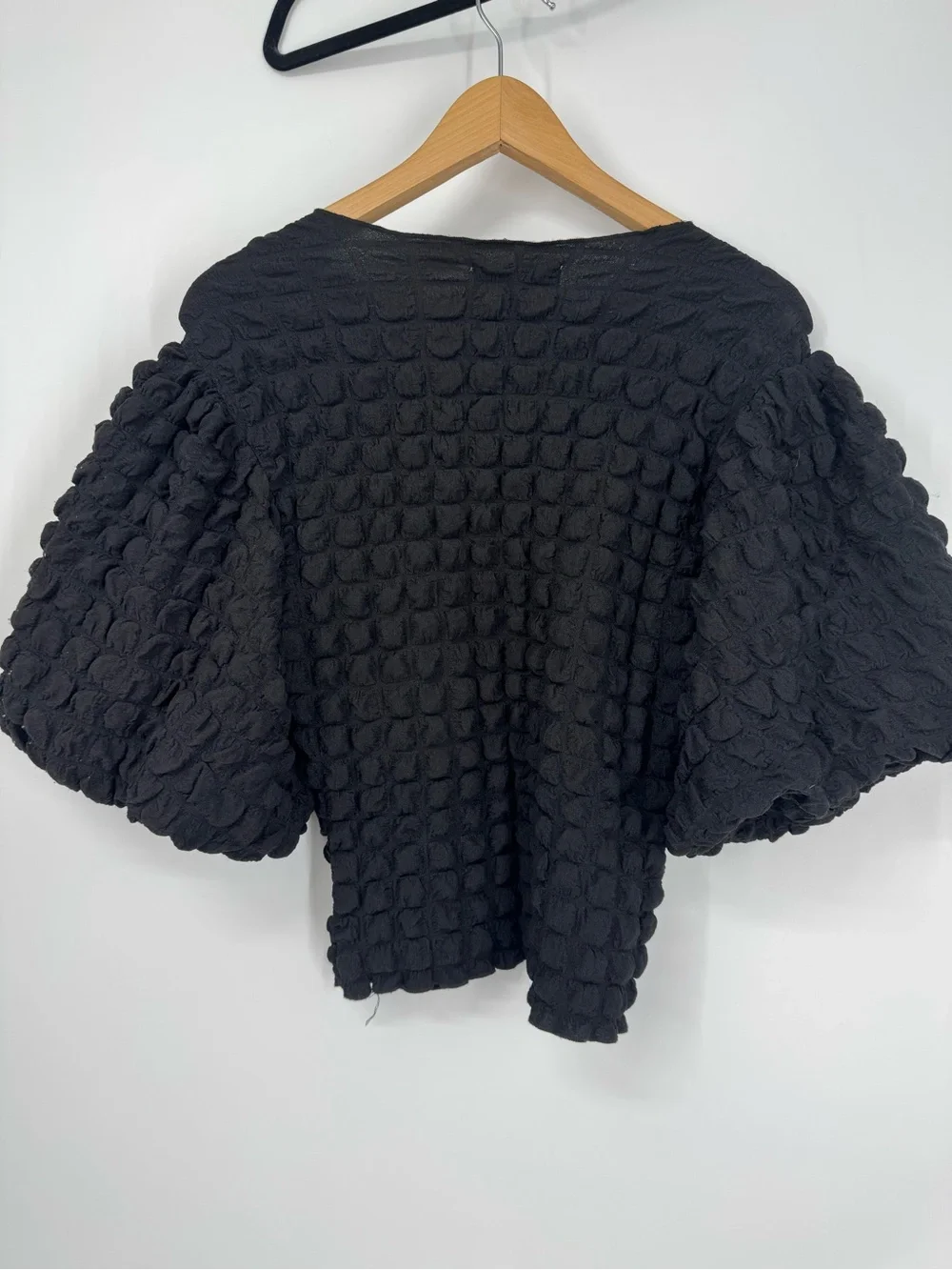 Eri + Ali Textured Puff-Sleeve Top Black Textured Bubble Smocked Fitted Size S